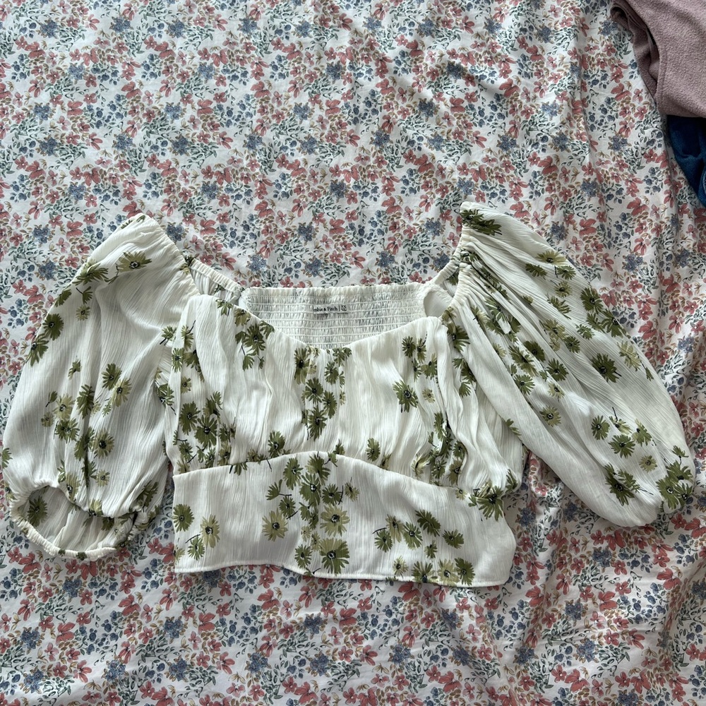 Abercrombie & Fitch Cream and Blue Ruched Crop Blouse